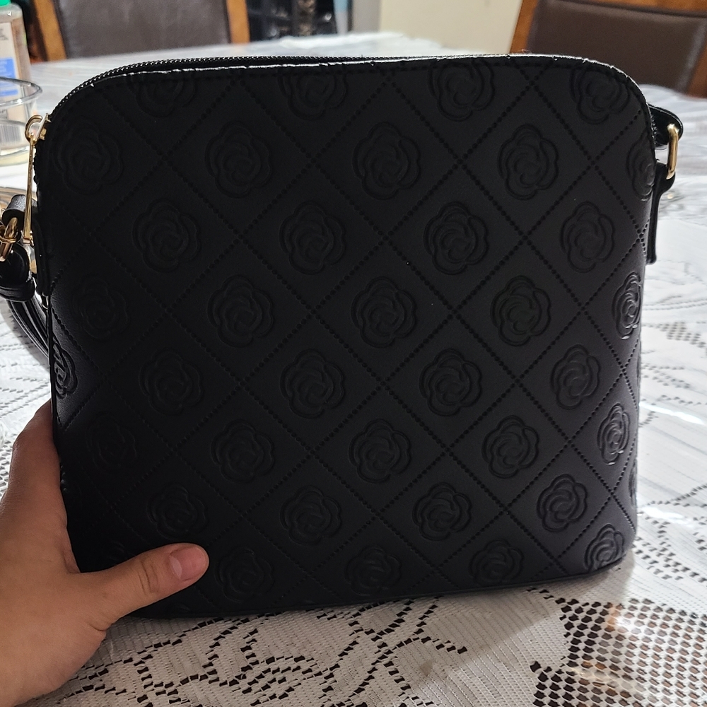 NEW Flower embossed crossbody bag with tassle